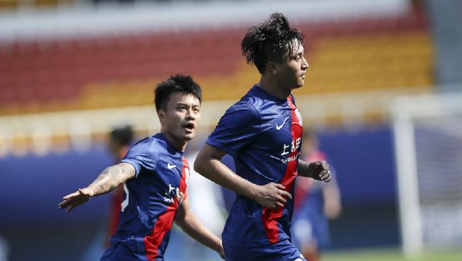 此前有多家意媒称罗马、米兰有意租借查洛巴，但根据FIFA新规，切尔西已无法外租球员。